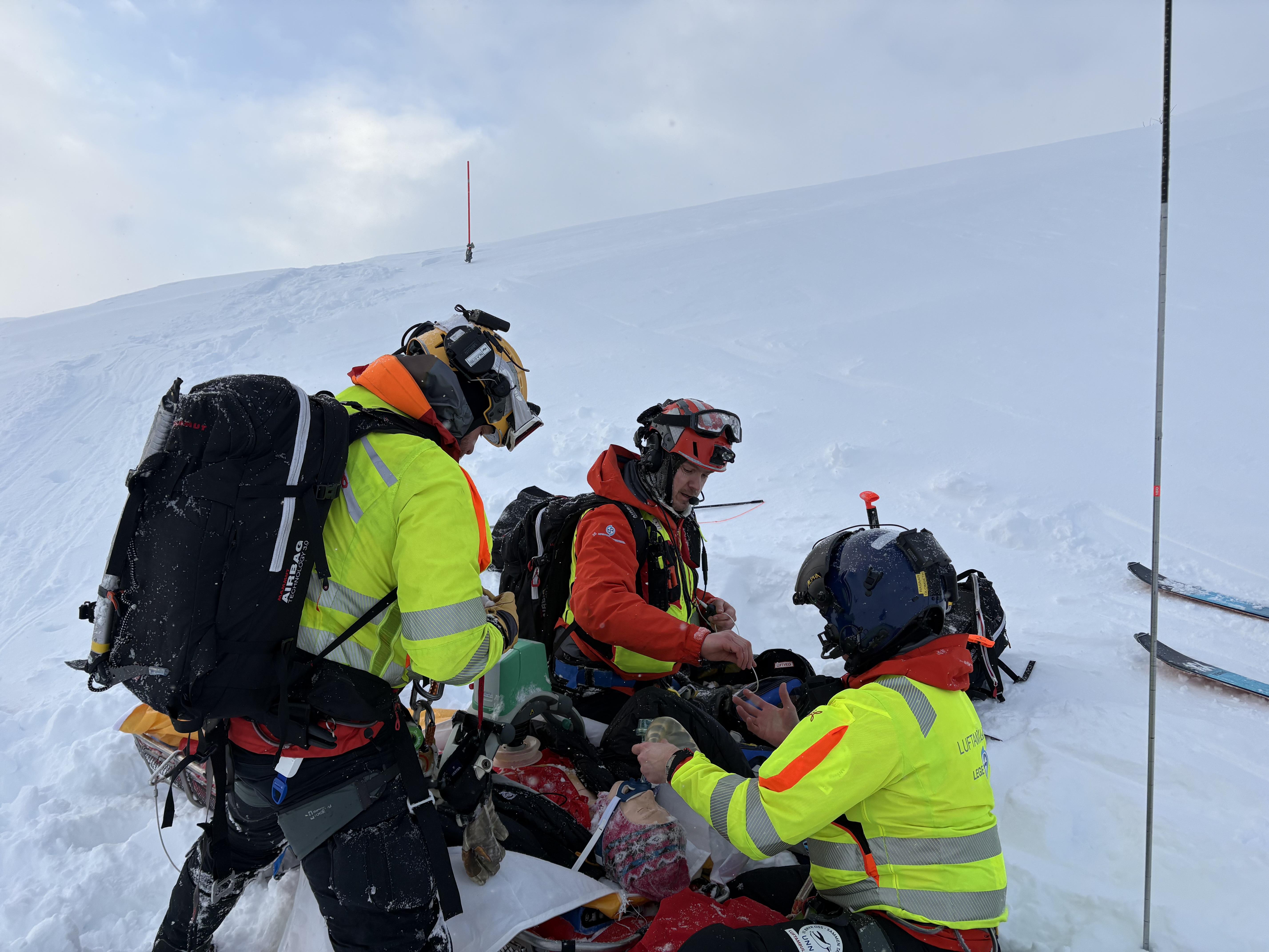 Redningspersonell øver på skred