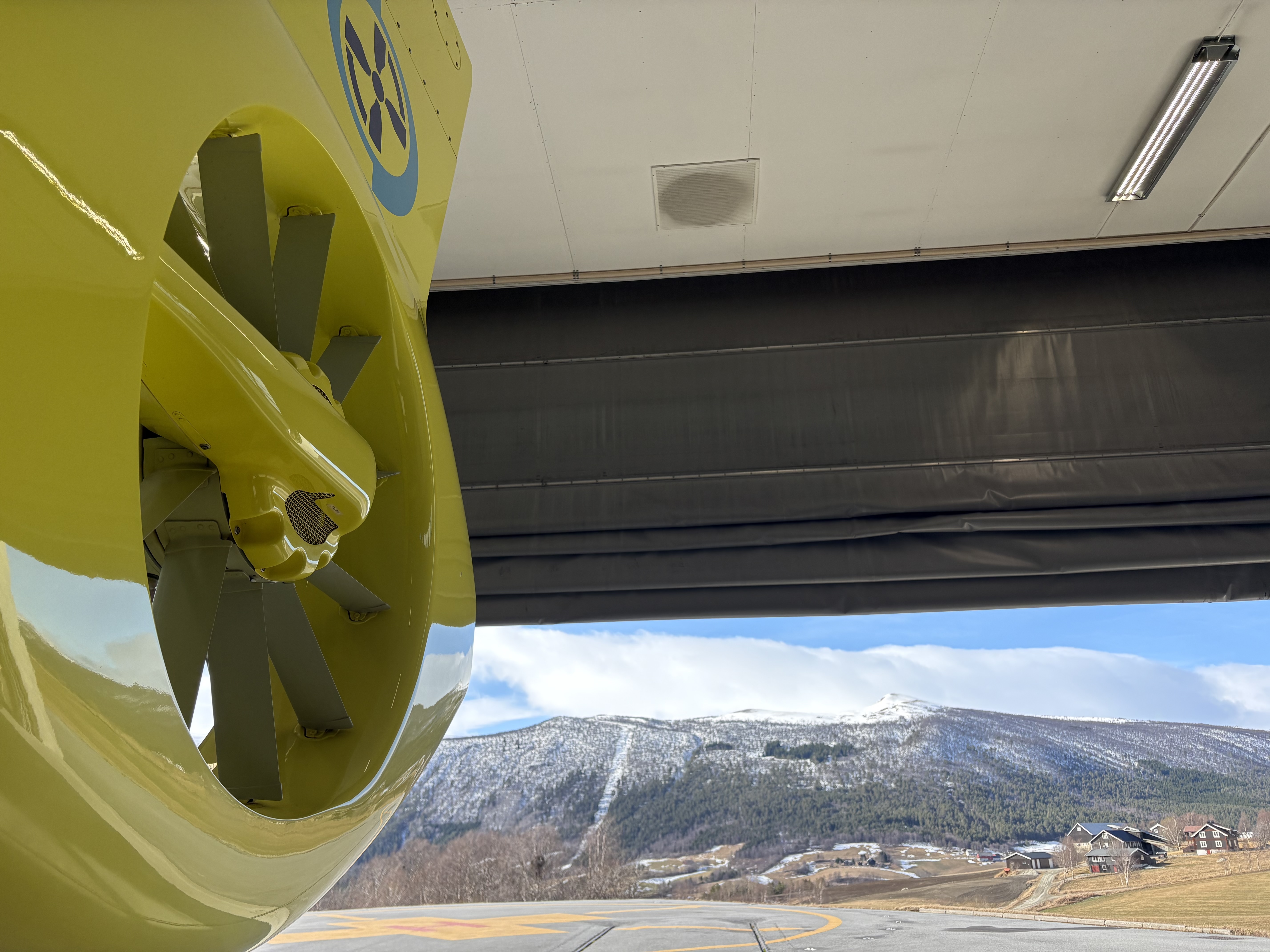 Utsikt over et fjell fra et flyvindu