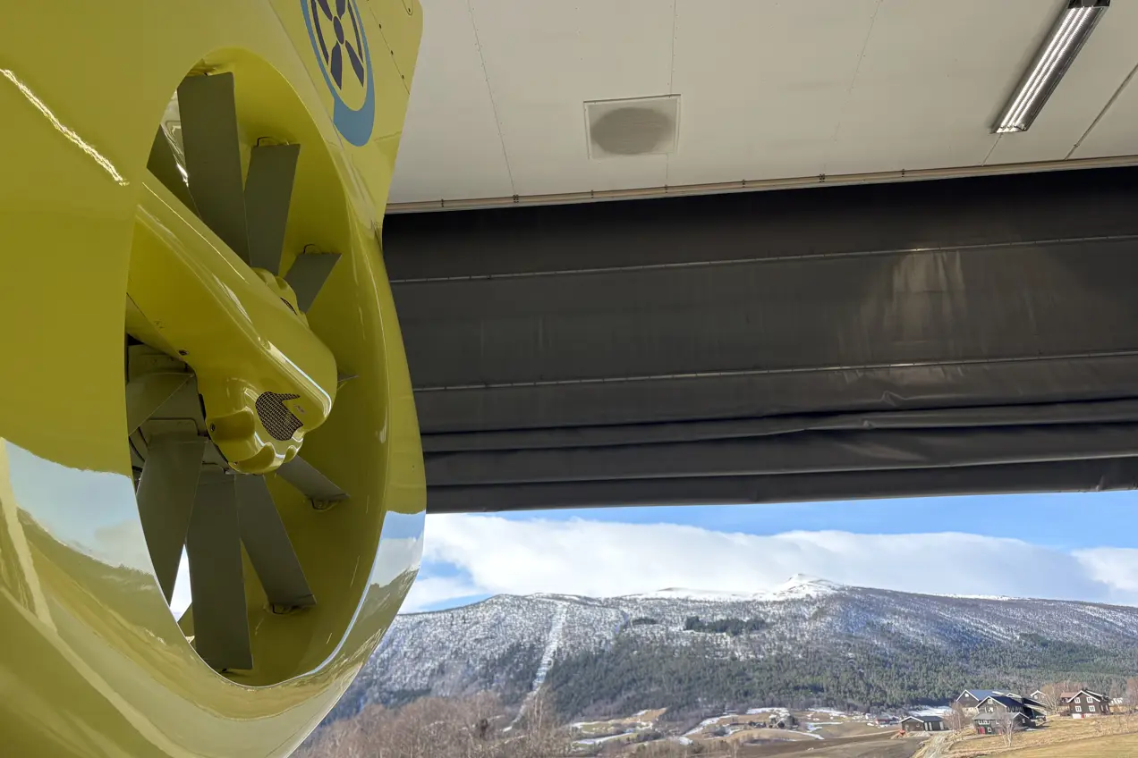 Utsikt over et fjell fra et flyvindu