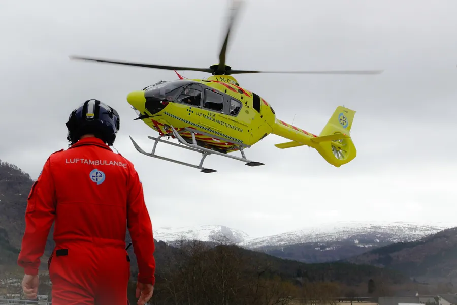 Redningsmann og helikopter