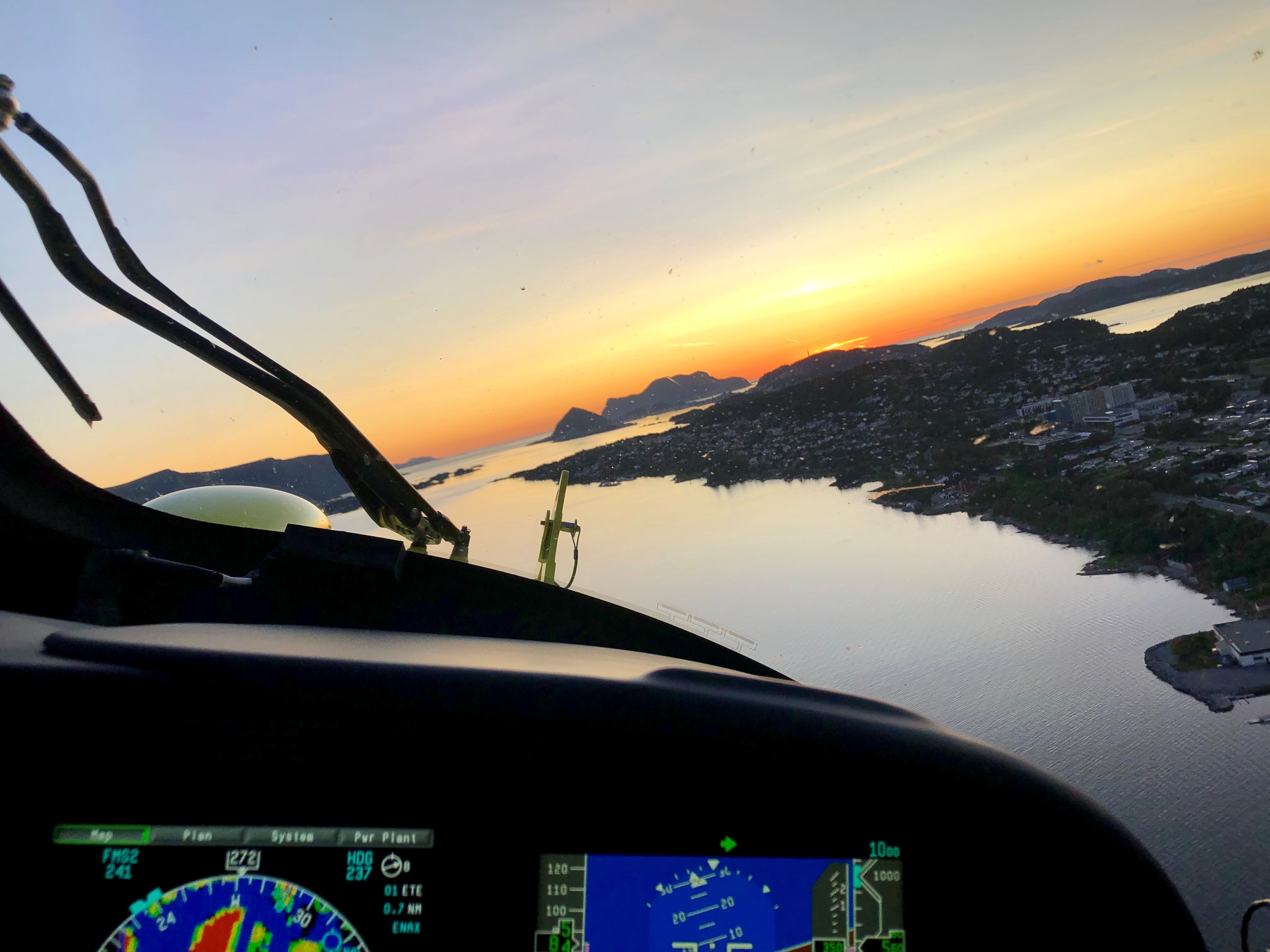 Bilde fra cocpit i helikopter