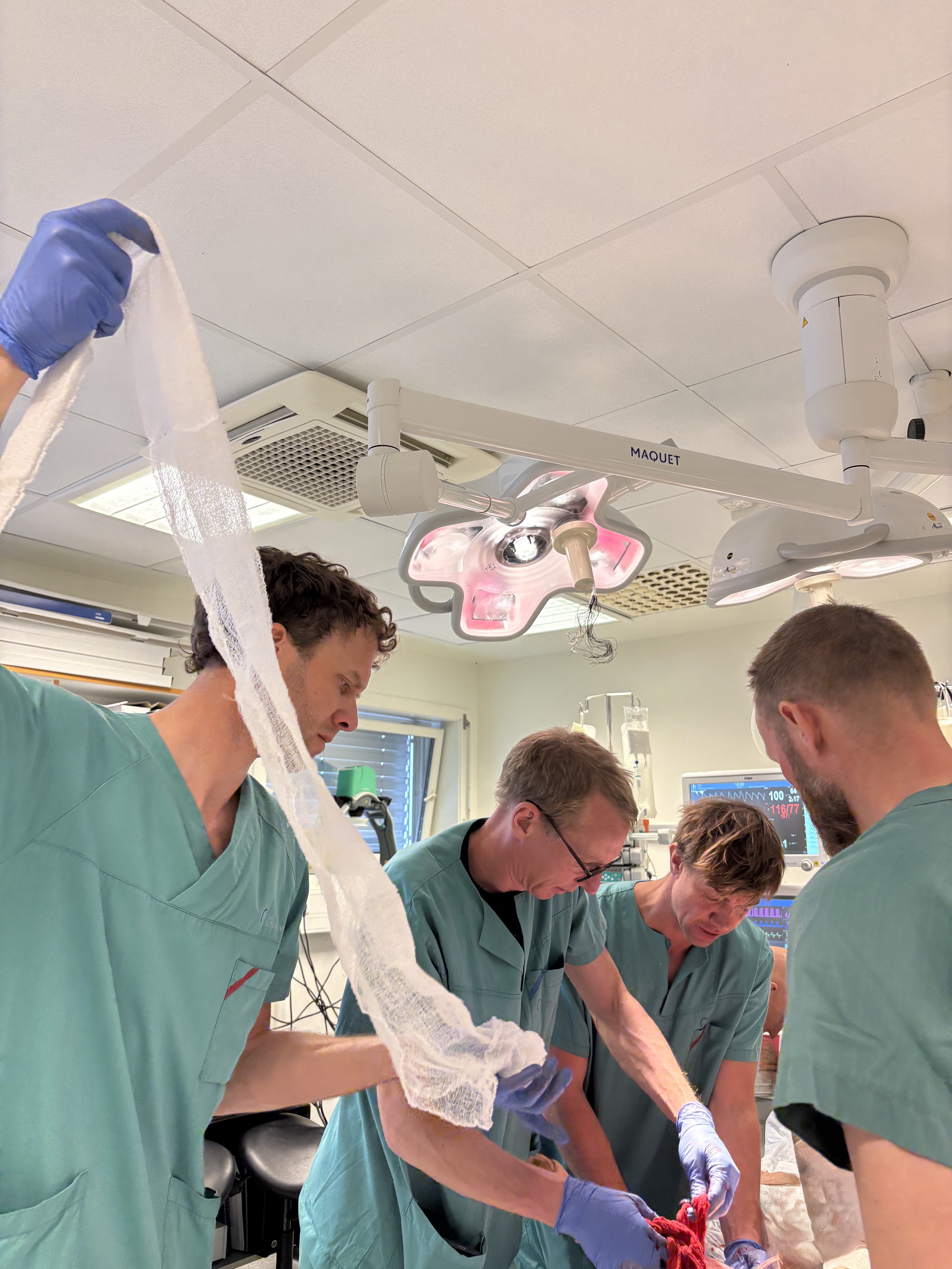 En gruppe personer i et rom