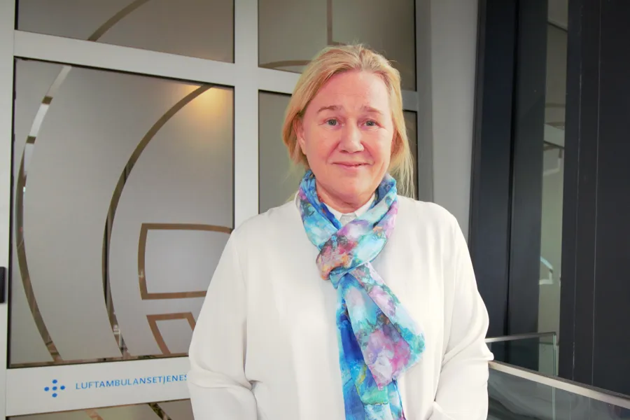 Ei dame i hvit skjorte