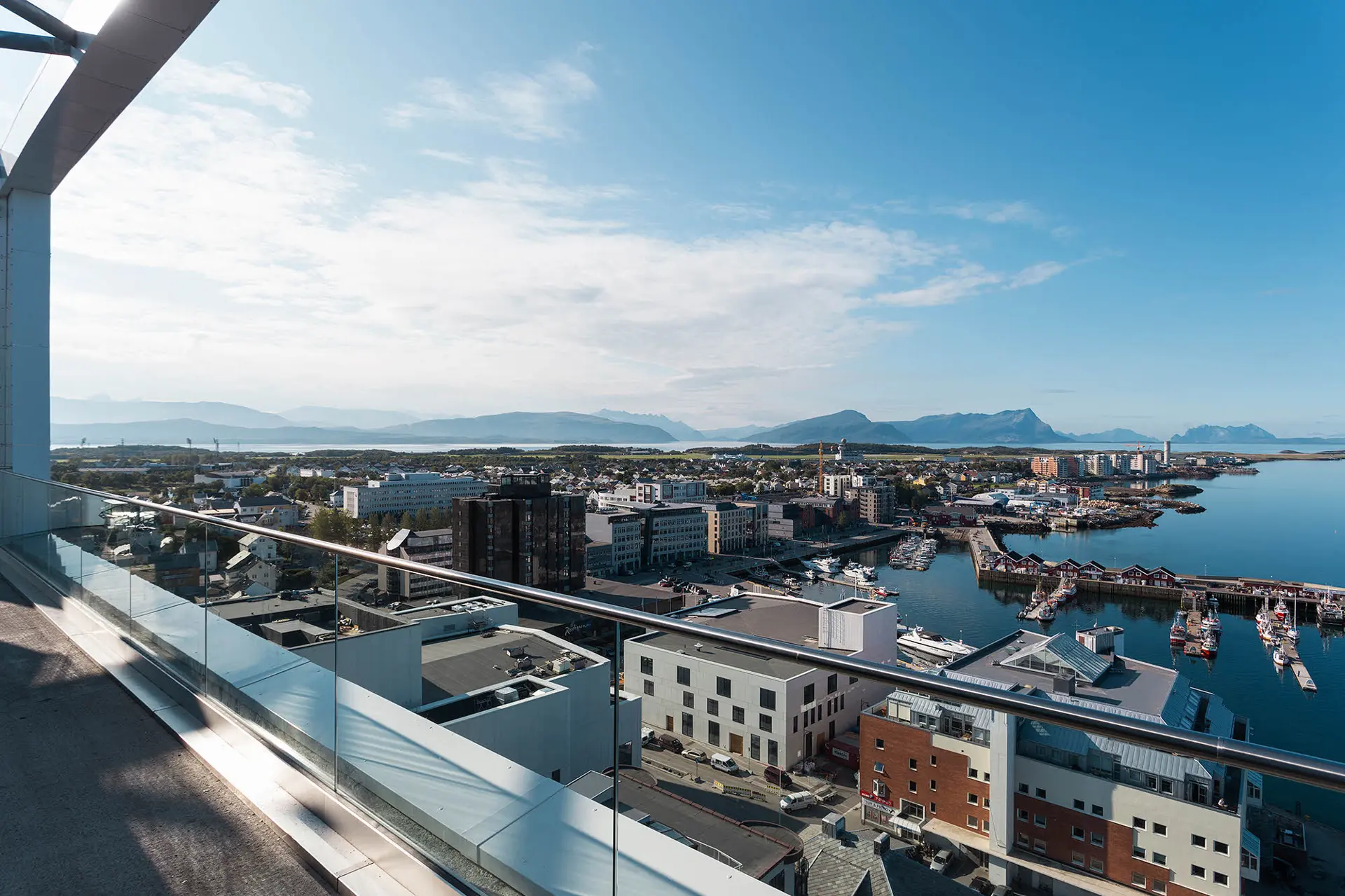 En by med et vannområde