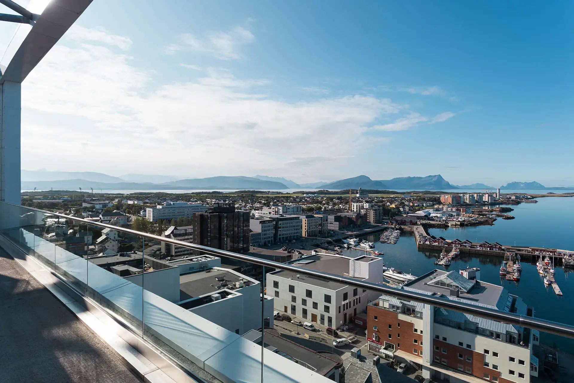 En by med et vannområde