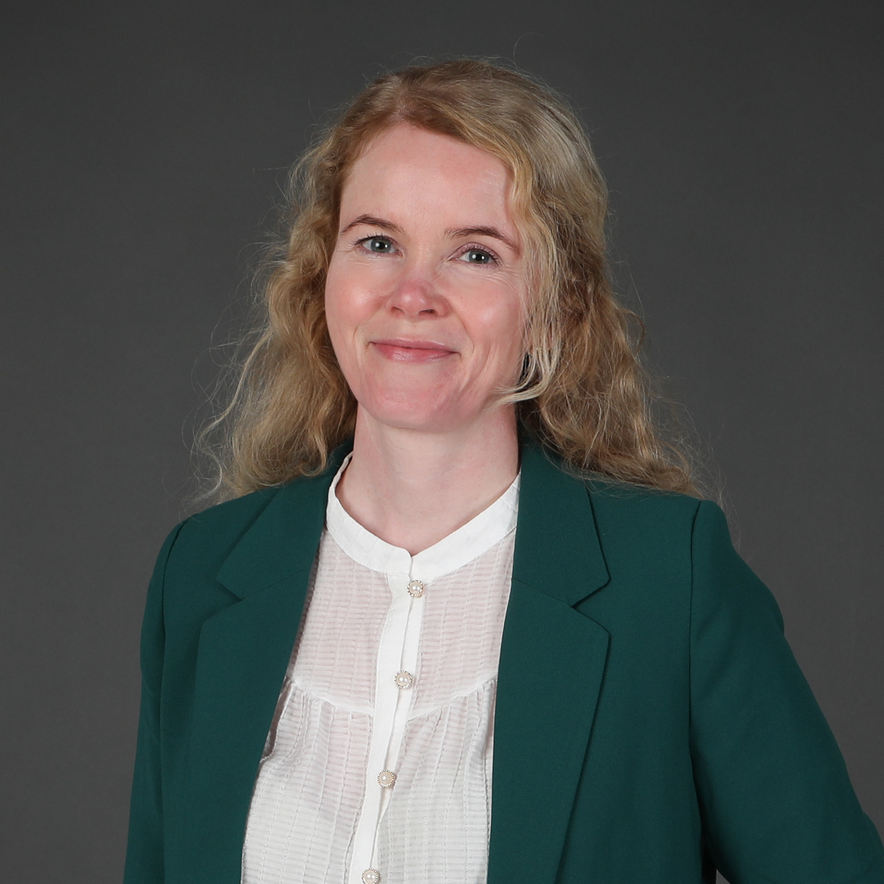 En person i grønn dress