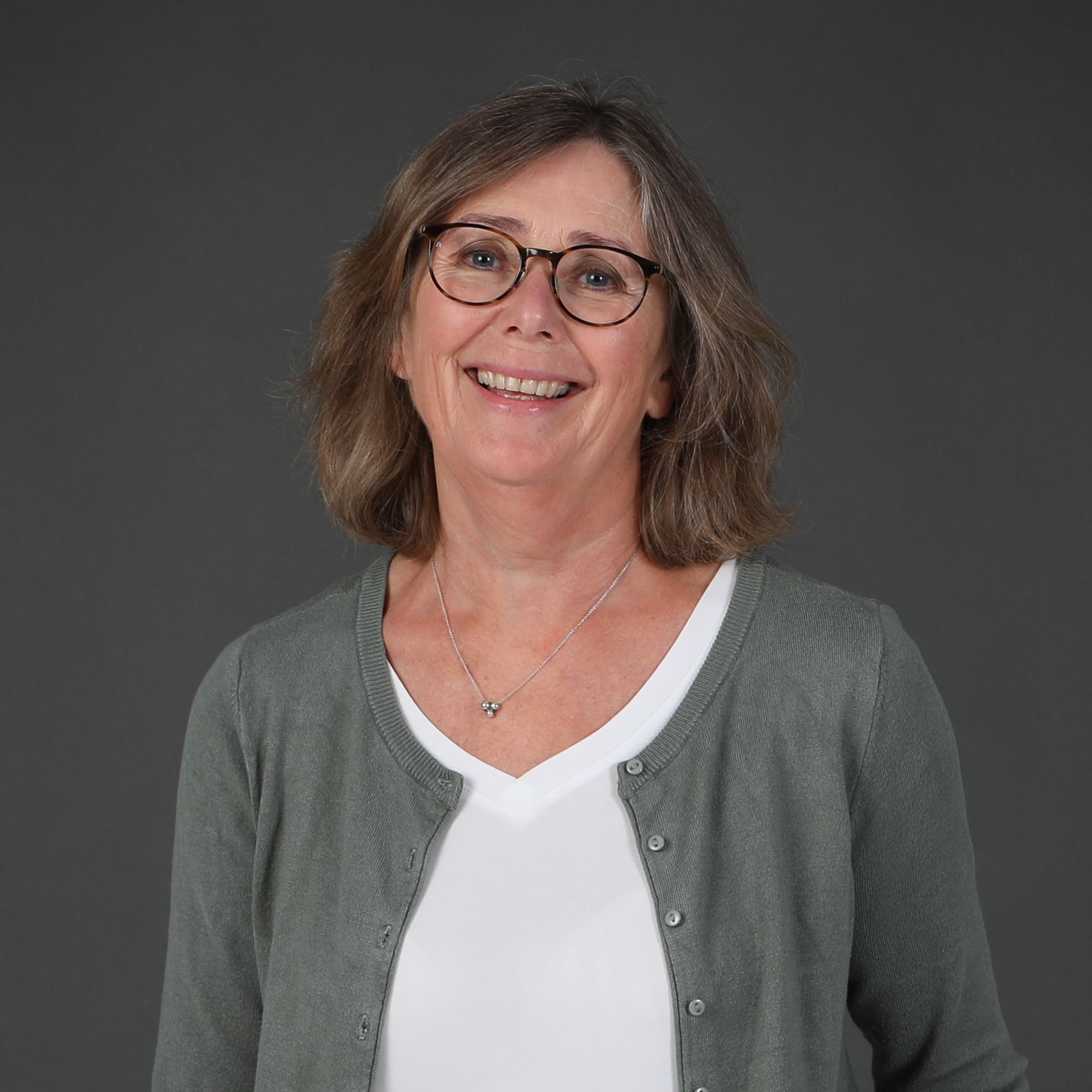 En person som bruker briller