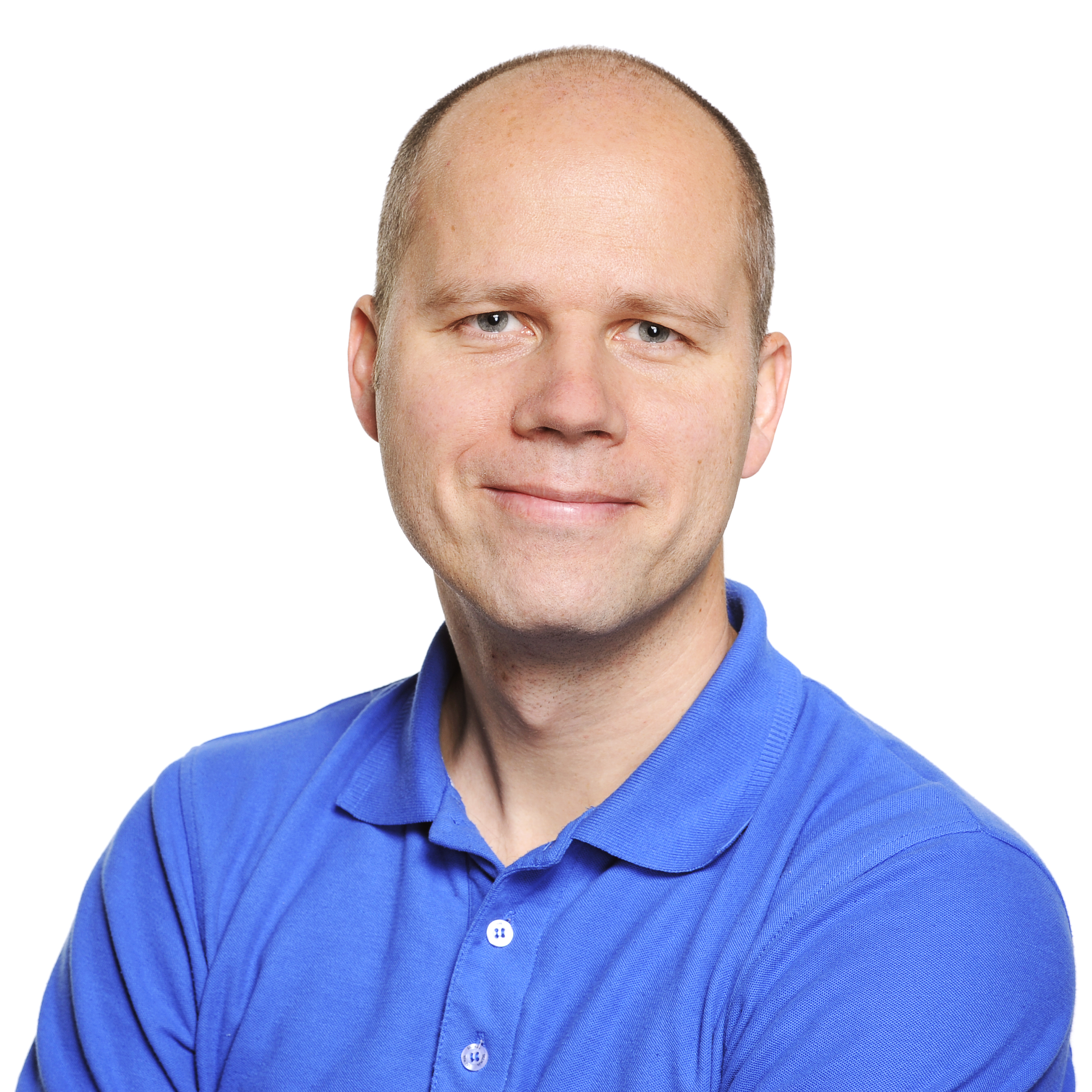 En mann i blå skjorte